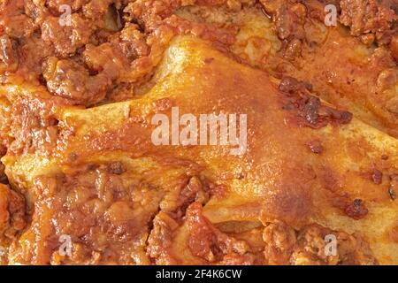 Lasagne al ragù di carne e pomodoro vista da sopra Makro Stockfoto