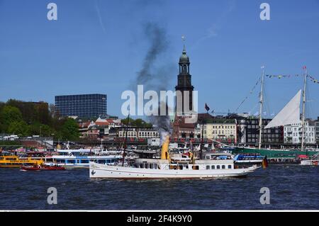 Geographie / Reisen, Deutschland, Hamburg, Elbe, Blick über die Elbe zum Michel, Senat lau, Additional-Rights-Clearance-Info-not-available Stockfoto