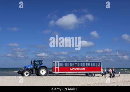 Geographie / Reisen, Dänemark, Nordjütland, Grenen, Touristische Transfer Sandormen am Kap Grenen von Th, Additional-Rights-Clearance-Info-Not-available Stockfoto