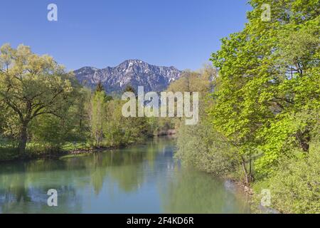 Geographie / Reisen, Deutschland, Bayern, Kochel am See, Loisach-Abfluss im Frühjahr gibt es Herzogstand, Additional-Rights-Clearance-Info-Not-available Stockfoto