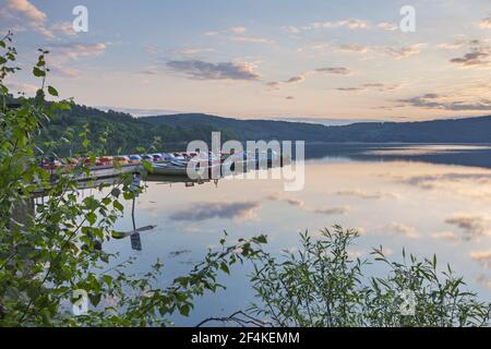 Geographie / Reisen, Deutschland, Rheinland-Pfalz, Glees, Boote mieten am Laacher See, Glees in der Nähe, , Additional-Rights-Clearance-Info-not-available Stockfoto