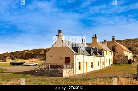 PORTSOY MORAY FIRTH ABERDEENSHIRE SCHOTTLAND MODERNISIERTE GEBÄUDE DER ALTEN SEGEL LOFT IN DER NÄHE DES STRANDES Stockfoto