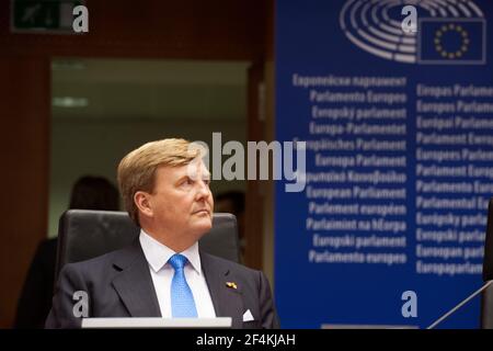 Brüssel, Belgien. Der niederländische König Willem-Alexander wird vom Präsidenten des Europäischen Parlaments, Herrn Shultz, empfangen. Stockfoto