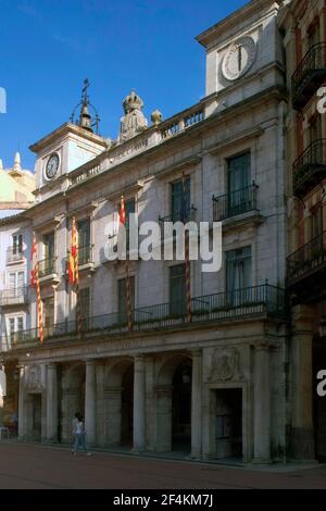 SPANIEN - Kastilien und Leon - BURGOS. Ayuntamiento (arquitectura neoclásica) en la Plaza Mayor Stockfoto