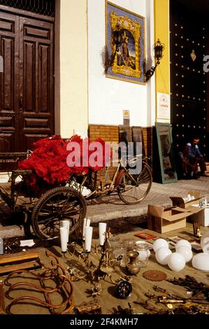 SPANIEN - La Vega (Stadtteil von Sevilla) - ANDALUSIEN - Sevilla. mercadillo en calle Feria Stockfoto