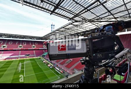 Fussball, Bundesliga, Deutschland, Herren, Saison 2020/2021, 26. Spieltag, Rhein Energie Stadion Kšln, 1. FC Kšln (weiss) - Borussia Dortmund (gelb) 2 Stockfoto
