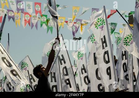 ISTANBUL, TÜRKEI - 12. Apr 2015: Istanbul, Türkei. April 12th 2015 Unterstützung für HDP beim Start des Wahlkampfs 2015, Istanbul, Türkei Stockfoto