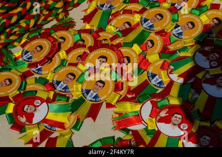 ISTANBUL, TÜRKEI - 12. Apr 2015: Istanbul, Türkei. April 12th 2015 Unterstützung für Selahattin Demirtas beim Start des HDP-Wahlkampfes, Ka Stockfoto