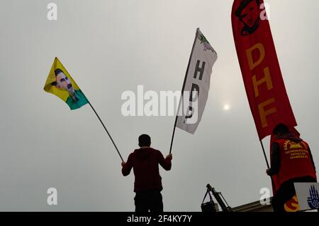 ISTANBUL, TÜRKEI - 12. Apr 2015: Istanbul, Türkei. April 12th 2015 Kurdische Anhänger der HDP-Partei bei einer politischen Kundgebung in Kadikoy, Istanbul, Türke Stockfoto