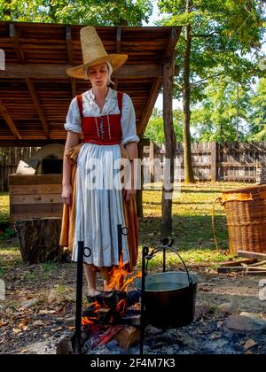 Historischer Interpret, gekleidet als eine Frau in 'Henrycus'. Stockfoto