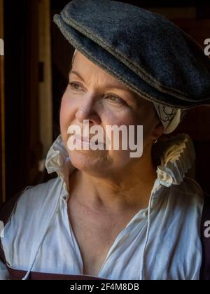 Historischer Interpret, gekleidet als eine Frau in 'Henrycus'. Stockfoto