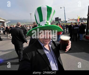 CHELTENHAM FESTIVAL 2011. 1st Tag 15/3/2011. BILD DAVID ASHDOWN Stockfoto