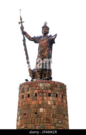 Inca Pachacutec Statue in Cuzco Stadt, Peru, isoliert auf weißem Himmel Hintergrund Stockfoto