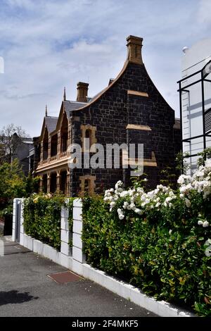 Melbourne, VIC, Australien - 05. November 2017: Wohnhaus im viktorianischen Stil in East Melbourne Stockfoto