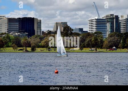 Australien, Segelboot in Albert Park Lake in Melbourne Stockfoto