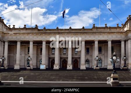 Melbourne, VIC, Australien - 05. November 2017: Collonaded Victorian Parliament House of Victoria in East Melbourne Stockfoto