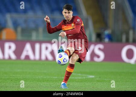 Roger Ibanez von AS Roma in Aktion während der italienischen Serie EIN Fußballspiel zwischen AS Roma und SSC Napoli im Stadio Olimpico am 21. März 2021, in Rom, Italien. (Foto von Roberto Ramaccia / INA Photo Agency) Stockfoto