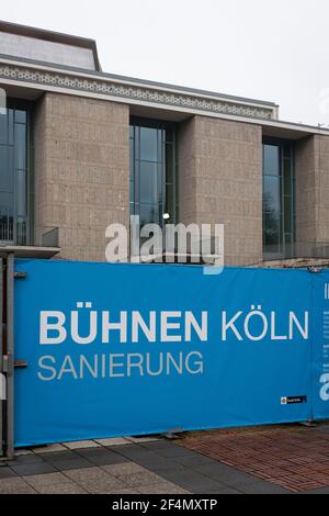 Horten am Opernhaus am Offenbachplatz, Restaurierung, Köln, Deutschland. Bauzaun am Opernhaus am Offenbachplatz, Sanierung, Köln, Deutsch Stockfoto