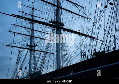 Details des Schiffes Cutty Sark im Licht des Sonnenuntergangs im Winter. Stockfoto