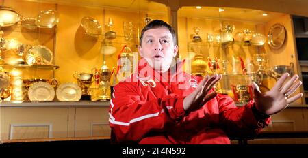 Billy Davies Manager von Nottingham Forest Football Club im Trophäenraum. 15/1/2009. BILD DAVID ASHDOWN Stockfoto