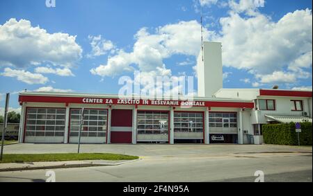 DOMZALE, SLOWENIEN - 01. Jul 2019: Feuerwache in all ihrer Schönheit an einem ruhigen sonnigen Tag Stockfoto