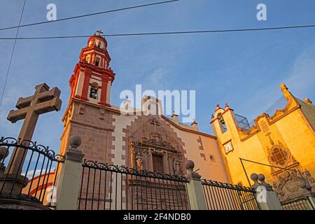 Parroquia de Santiago, Jesuitenkirche im historischen Stadtzentrum von Querétaro, Nord-Zentral-Mexiko Stockfoto