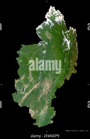 Kachin, Bundesstaat Myanmar. Sentinel-2 Satellitenbilder. Form isoliert auf schwarz. Beschreibung, Lage der Hauptstadt. Enthält modifizierte Copernicus SE Stockfoto