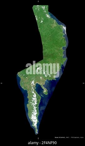 Davao Oriental, Provinz Philippinen. Sentinel-2 Satellitenbilder. Form isoliert auf schwarz. Beschreibung, Lage der Hauptstadt. Enthält Modifie Stockfoto