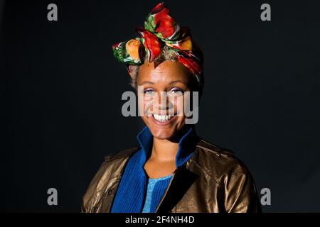 Edimburgh, Schottland. 18. August 2018. Die englische Fernseh- und Radiomoderatorin Gemma Cairney nimmt an einer Fotozelle während des Edinburgh International Book Teil Stockfoto