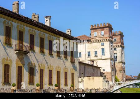 Radweg entlang des Naviglio Grande von Abbiategrasso nach Turbigo (Lombardei, Italien), bei Robecco sul Naviglio: Villa Gaia und Palazzo Archinto Stockfoto