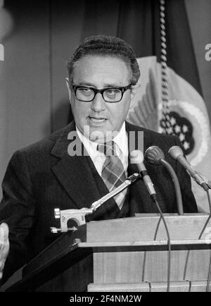 Henry Kissinger. Porträt des US-Außenministers Henry Alfred Kissinger (geb. Heinz Alfred Kissinger, 1923) von Thomas J O'Halloran, Pressekonferenz, 1975 Stockfoto