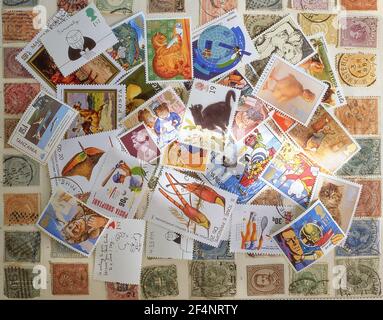 Briefmarkensammlung im Studio, Berkshire, England, Vereinigtes Königreich Stockfoto