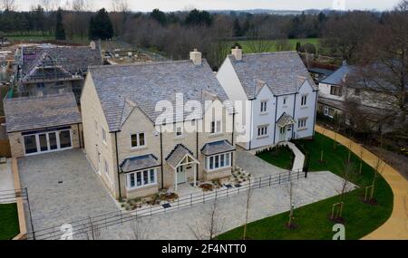 Cotswold Gate exklusive Wohnsiedlung in der Nähe von Burford Cotswolds Oxfordshire England Großbritannien Cotswold Village Stockfoto