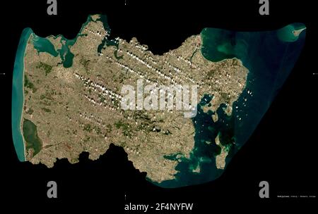 Midtjylland, Region Dänemark. Sentinel-2 Satellitenbilder. Form isoliert auf schwarz. Beschreibung, Lage der Hauptstadt. Enthält modifizierte Coperni Stockfoto