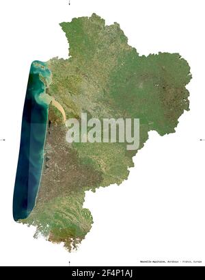 Nouvelle-Aquitaine, Region Frankreich. Sentinel-2 Satellitenbilder. Form isoliert auf weiß. Beschreibung, Lage der Hauptstadt. Enthält modifiziertes C Stockfoto