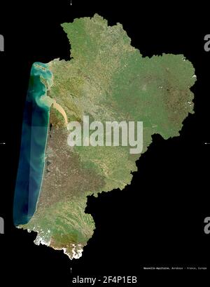 Nouvelle-Aquitaine, Region Frankreich. Sentinel-2 Satellitenbilder. Form isoliert auf schwarz. Beschreibung, Lage der Hauptstadt. Enthält modifiziertes C Stockfoto