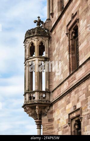 Blick auf das Wahrzeichen Sobrellano Palast, Palacio de Sobrellano erbaut im Jahr 1881 für Antonio Lopez y Lopes, Marquis von Comillas, in Kantabrien, Spai Stockfoto