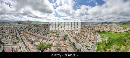 Luftpanorama der Stadt Hemet im San Jacinto Valley in Riverside County, Kalifornien, USA. Stockfoto