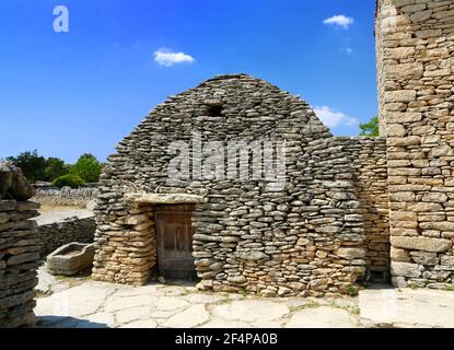 Steinhütte in den gordes-voraltern in der Provence, Frankreich. Stockfoto