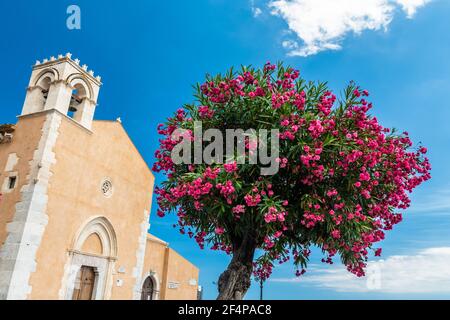 Kirche des heiligen Augustinus am 9th. April Platz, Taormina, Italien Stockfoto