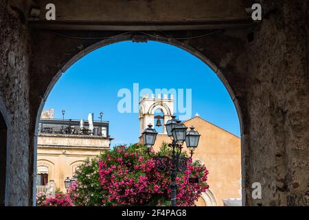 Kirche des heiligen Augustinus am 9th. April Platz, Taormina, Italien Stockfoto