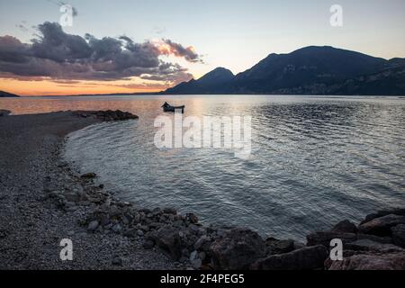 Schöne Aussicht auf Garda, berühmten See in Italien Stockfoto