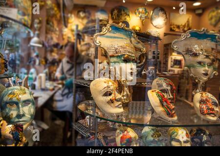 Souvenirladen im Zentrum von Venedig Stockfoto