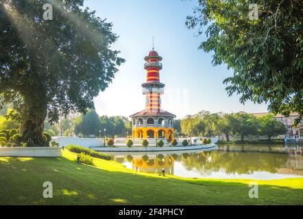 Tower Withun Thasana oder The Sage Lookout in Bang Pa-in Royal Palace oder der Sommerpalast in Ayutthaya Provinz, Thailand Stockfoto