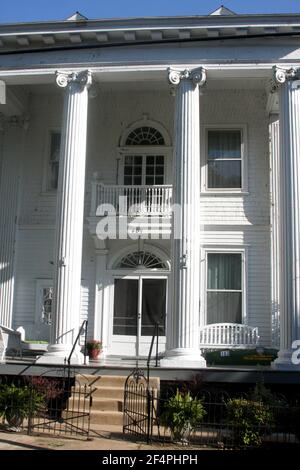 Großes Haus in Virginia, USA, mit klassischer Architektur Stockfoto