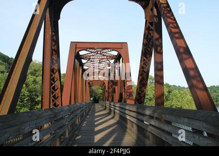 Alte Eisenbahnbrücke in einen Wander- und Radweg auf Percival Island umgewandelt, in Lynchburg, VA, USA Stockfoto