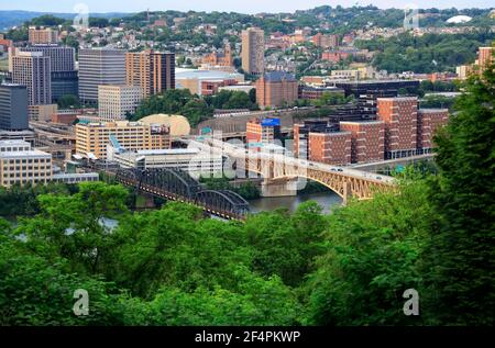 Downtown Pittsburgh vom Mount Washington mit Monongahela River im Vordergrund.Pittsburgh.Pennsylvania.USA Stockfoto