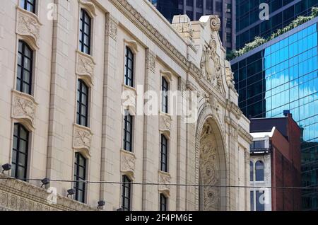 Eine geschlossene Ansicht der Heinz Hall für die Aufführung Kunst in der Innenstadt Kulturdistrikt.Pittsburgh.Pennsylvania.USA Stockfoto