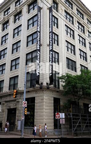 Das Gebäude des Andy Warhol Museums mit Schild.Pittsburgh.Pennsylvania.USA Stockfoto