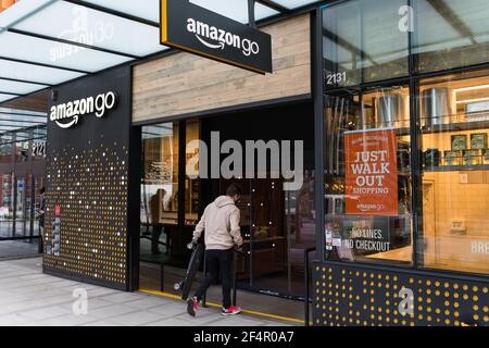 Seattle, USA. März 2021, 22nd. Der ursprüngliche Amazon gehen Kassierer weniger Lebensmittelgeschäft in South Lake Union. Stockfoto